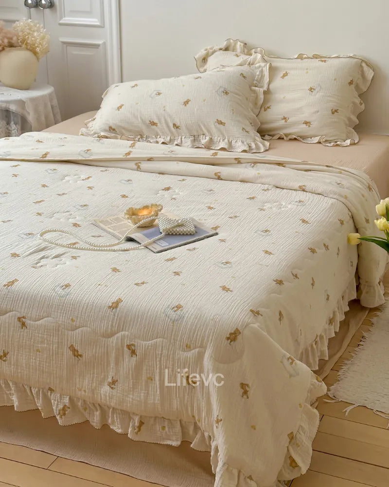 Bathing Bear Breathable 100% Cotton Muslin Ruffled Baby Quilt with Bear Pattern