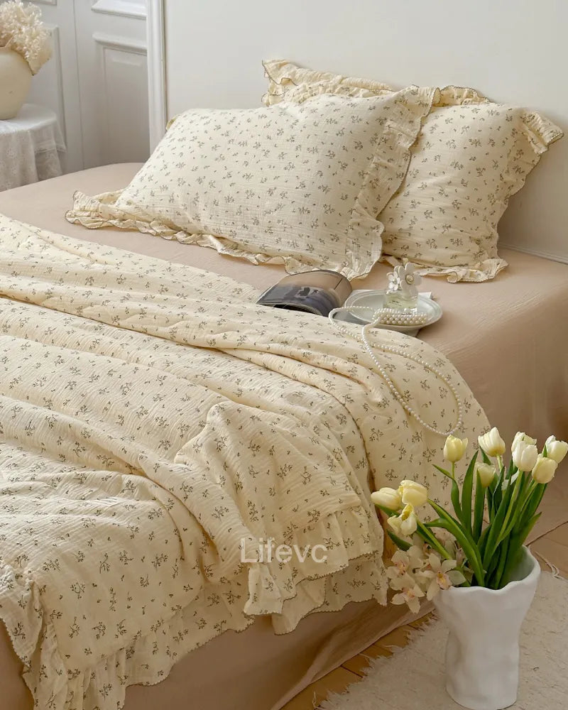 Olive Leaf Ultra Soft 100% Cotton Muslin Ruffled Quilt with Olive Pattern Baby Quilt