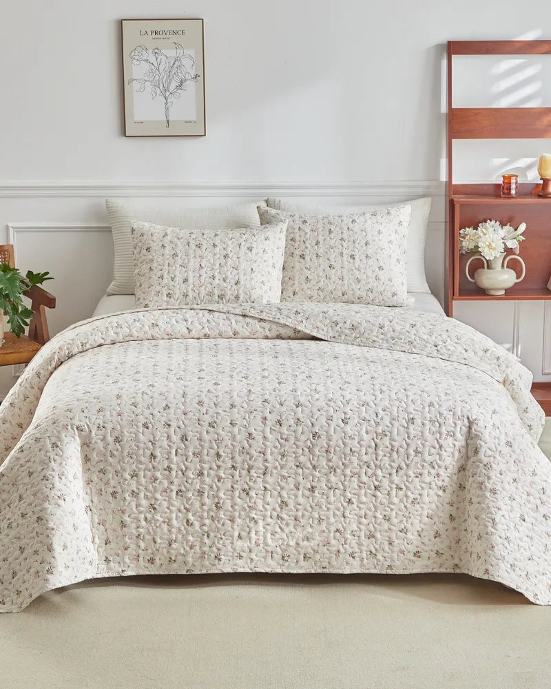 Pink Dream Lightweight and Breathable Floral Quilt Set