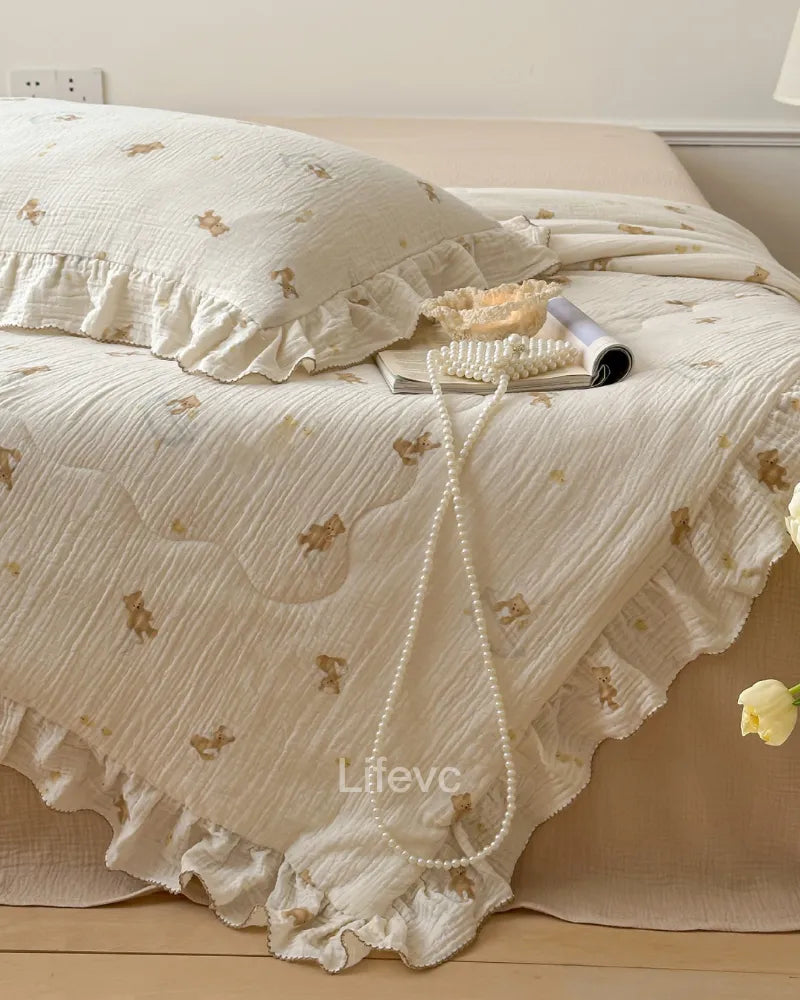 Bathing Bear Breathable 100% Cotton Muslin Ruffled Baby Quilt with Bear Pattern