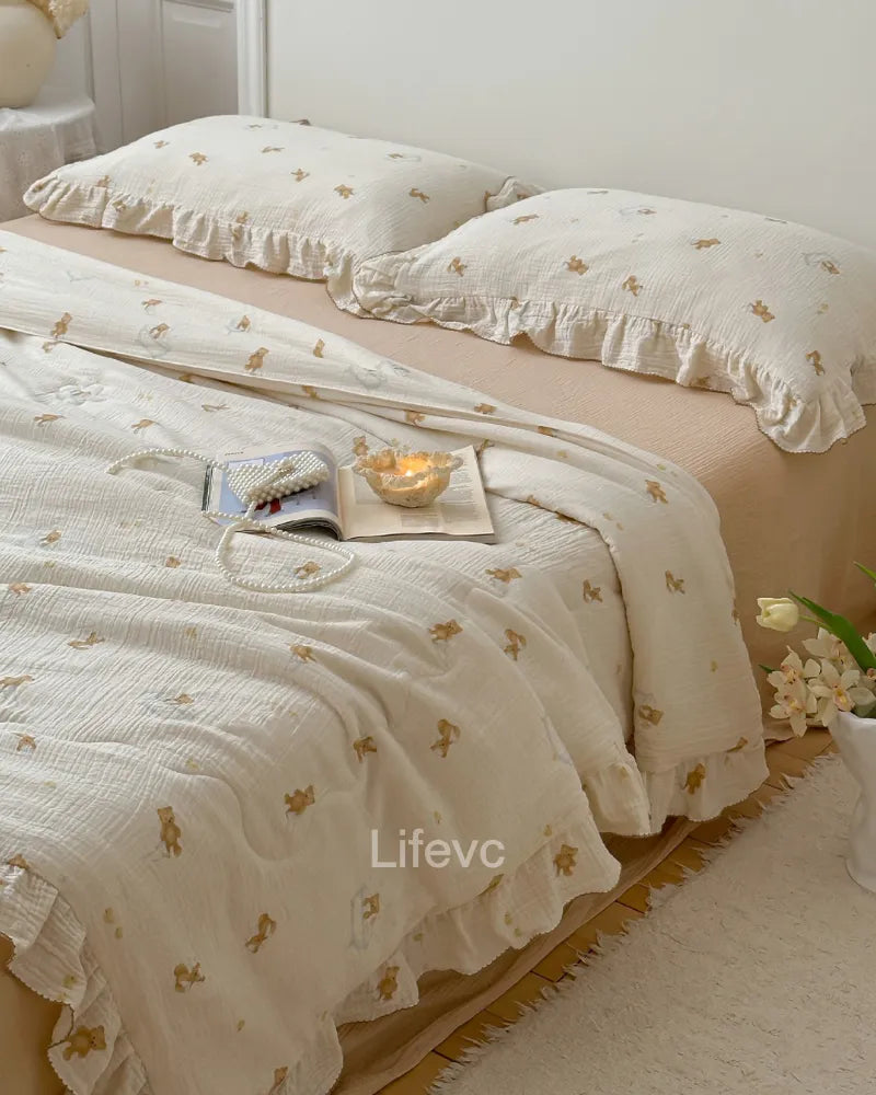 Bathing Bear Breathable 100% Cotton Muslin Ruffled Baby Quilt with Bear Pattern
