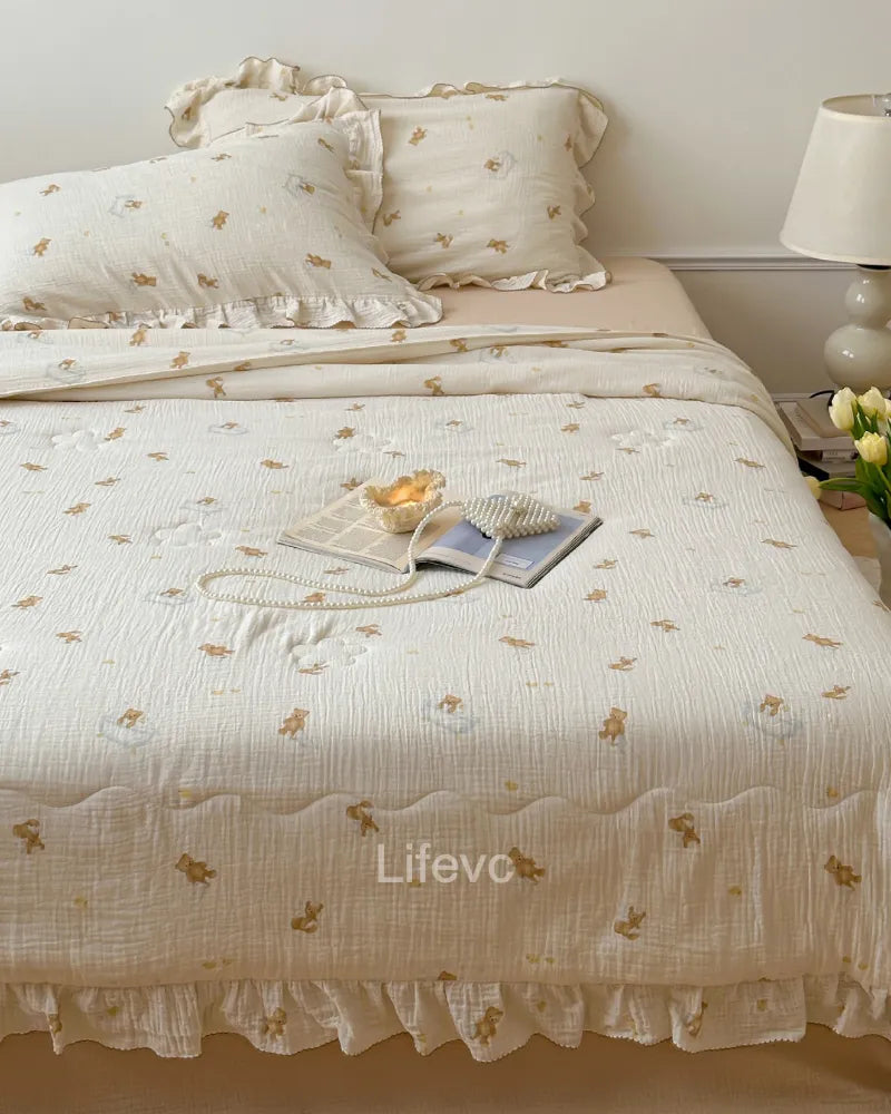 Bathing Bear Breathable 100% Cotton Muslin Ruffled Baby Quilt with Bear Pattern