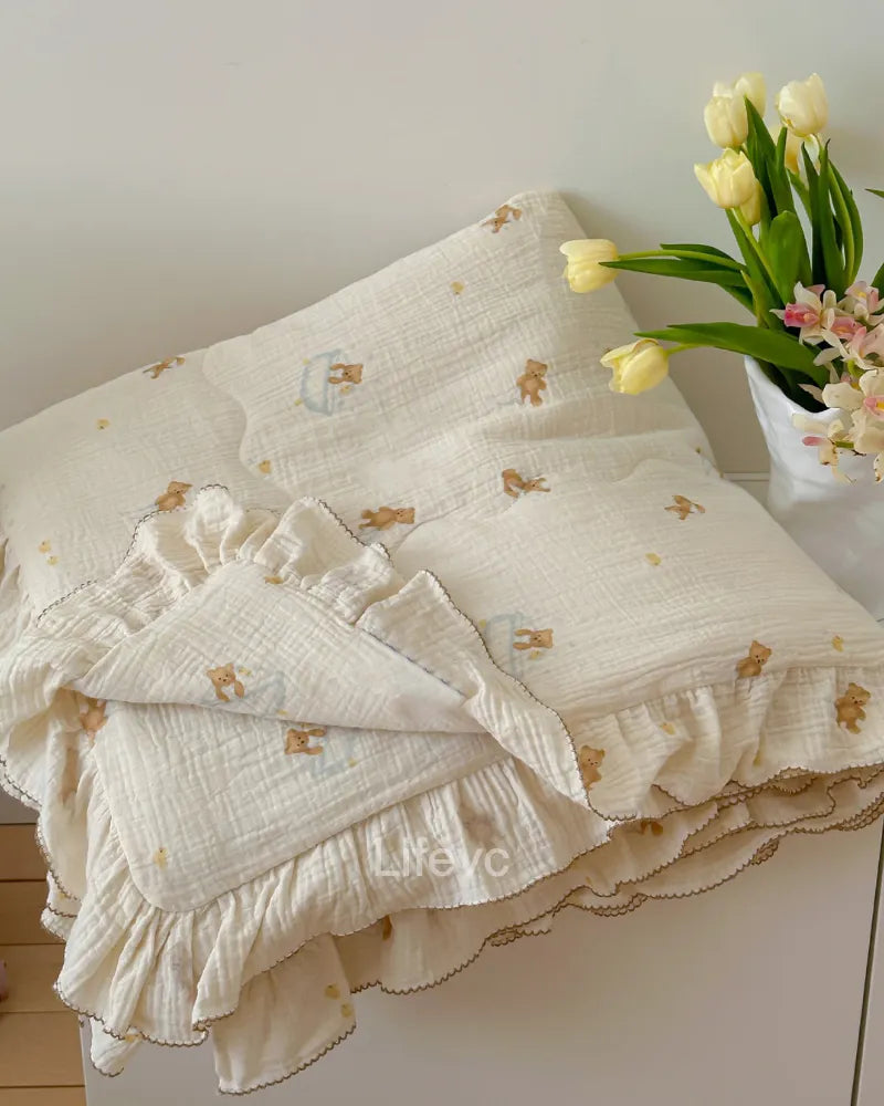 Bathing Bear Breathable 100% Cotton Muslin Ruffled Baby Quilt with Bear Pattern