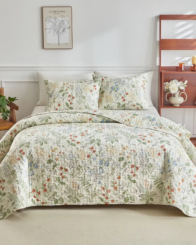 Charming Green Hypoallergenic Floral Quilt Set