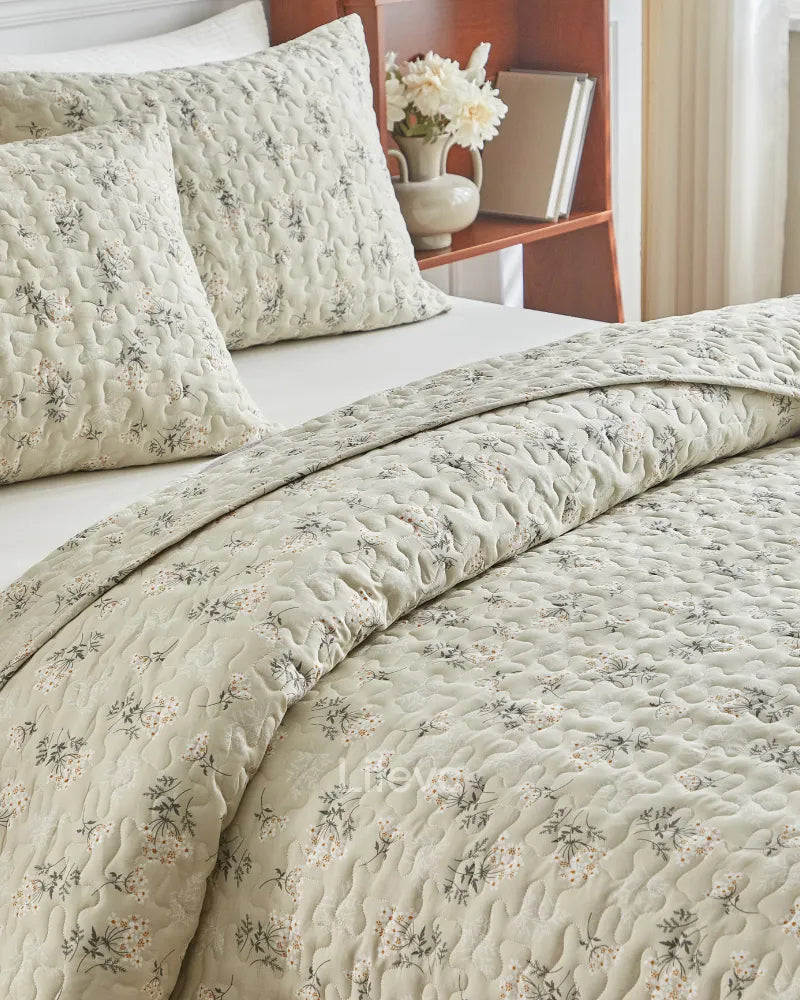 LC Floral Quilt Set Lightweight Soft All-Season Bedding