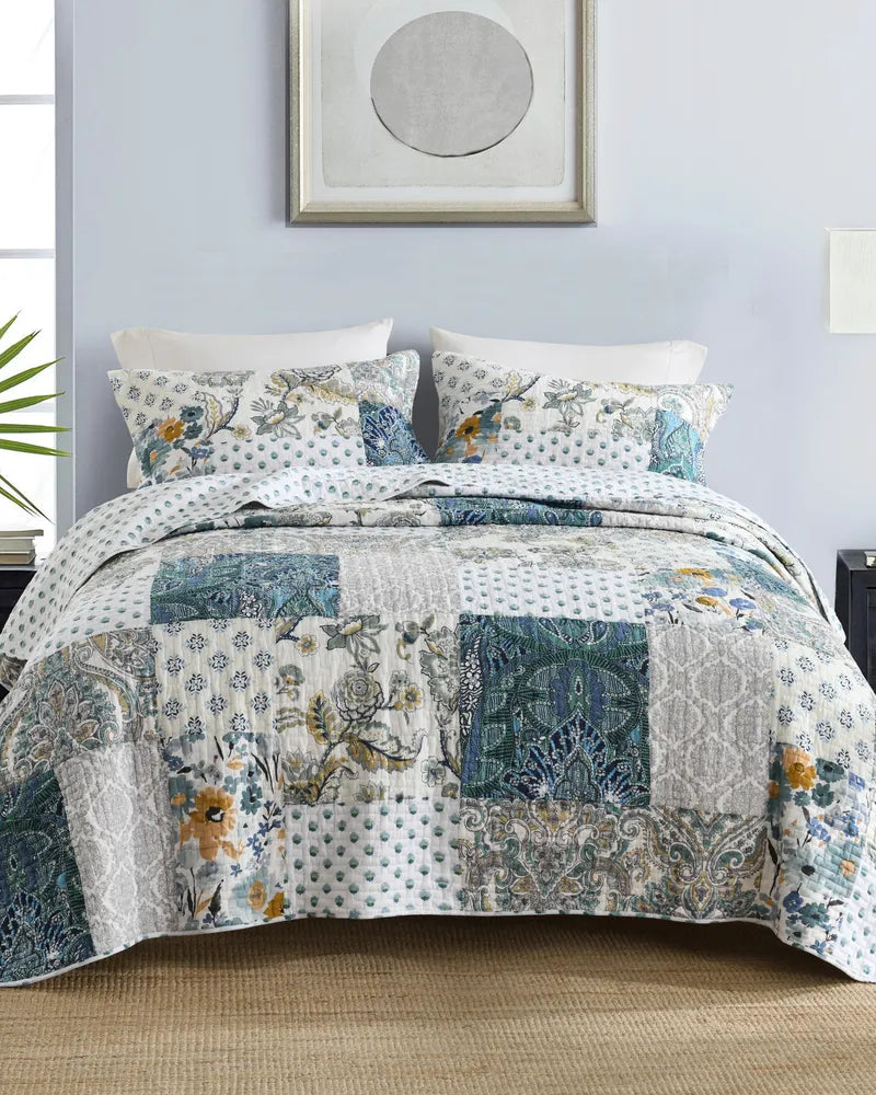 Seraphic White Reversible Floral 100% Cotton Patchwork Quilt Set